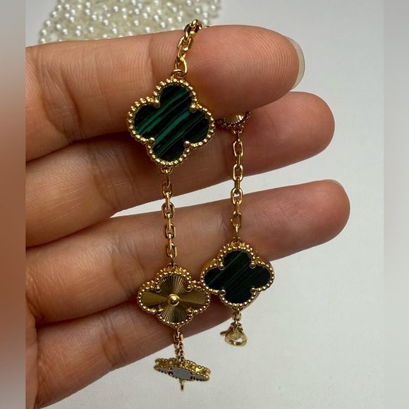Elegant Gold and Green Clover Bracelet - Picture 5 of 12